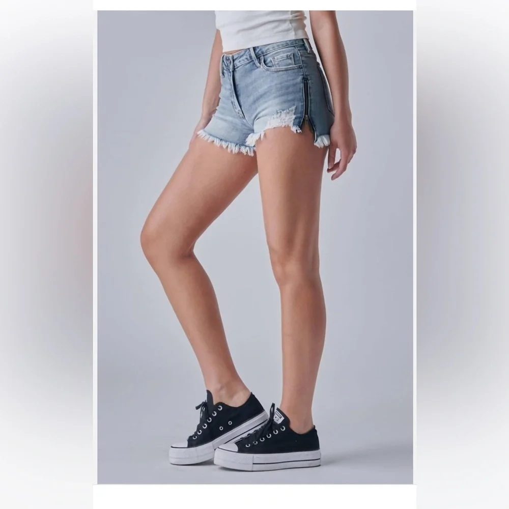 NWT Kenzie Light Blue Denim Shorts